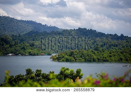 Mountain And Mist In Ratchaprapa Dam,suratthani Thailand/nice View Of Ratchaprapa Dam, With Reflecti