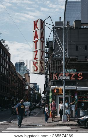 New York, Usa - May 29, 2018: People Walking On East Houston Street Past Katzs Deli In New York, Ico