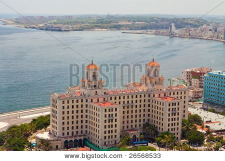 ทัศนียภาพของชายฝั่งฮาวานาจากเอล Vedado กับปากอ่าว