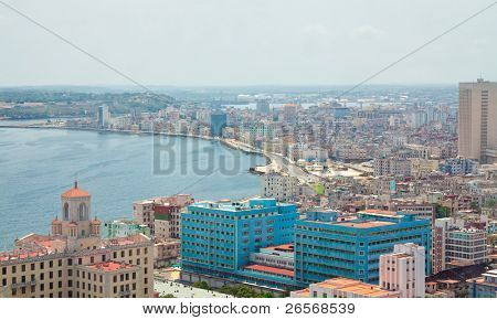 ทัศนียภาพของชายฝั่งฮาวานาจากเอล Vedado กับปากอ่าว