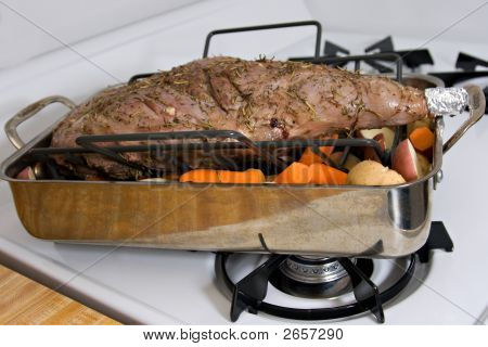 Marinado de perna de borrego com legumes