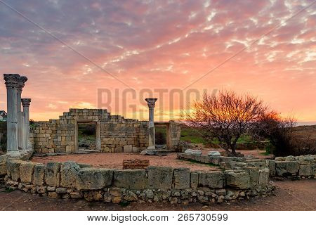 Beautiful Landmark Of Crimea - Ancient Chersonese, Ruins At Sunset