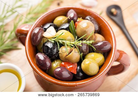 Marinated Olives Tasty Spiced Olives Mediterranean Recipe Spanish Tapa