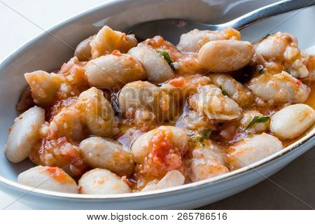 Turkish Appetizer Food Kidney Bean / Barbunya Pilaki.