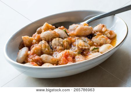 Turkish Appetizer Food Kidney Bean / Barbunya Pilaki.