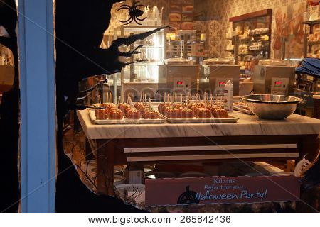 Westfield, New Jersey - October 10, 2018: Caramel Apples Are Prepared At Kilwins A Few Weeks Before 