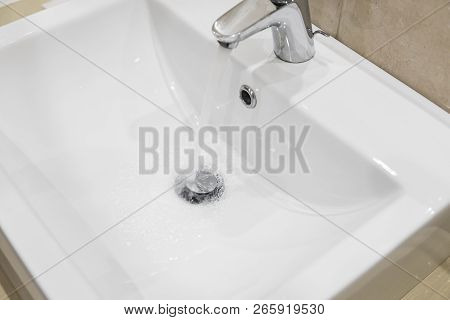 Bathroom Sink Tap With Running Water. Single Lever Monobloc Chrome Mixer Tap On Bathroom Sink.