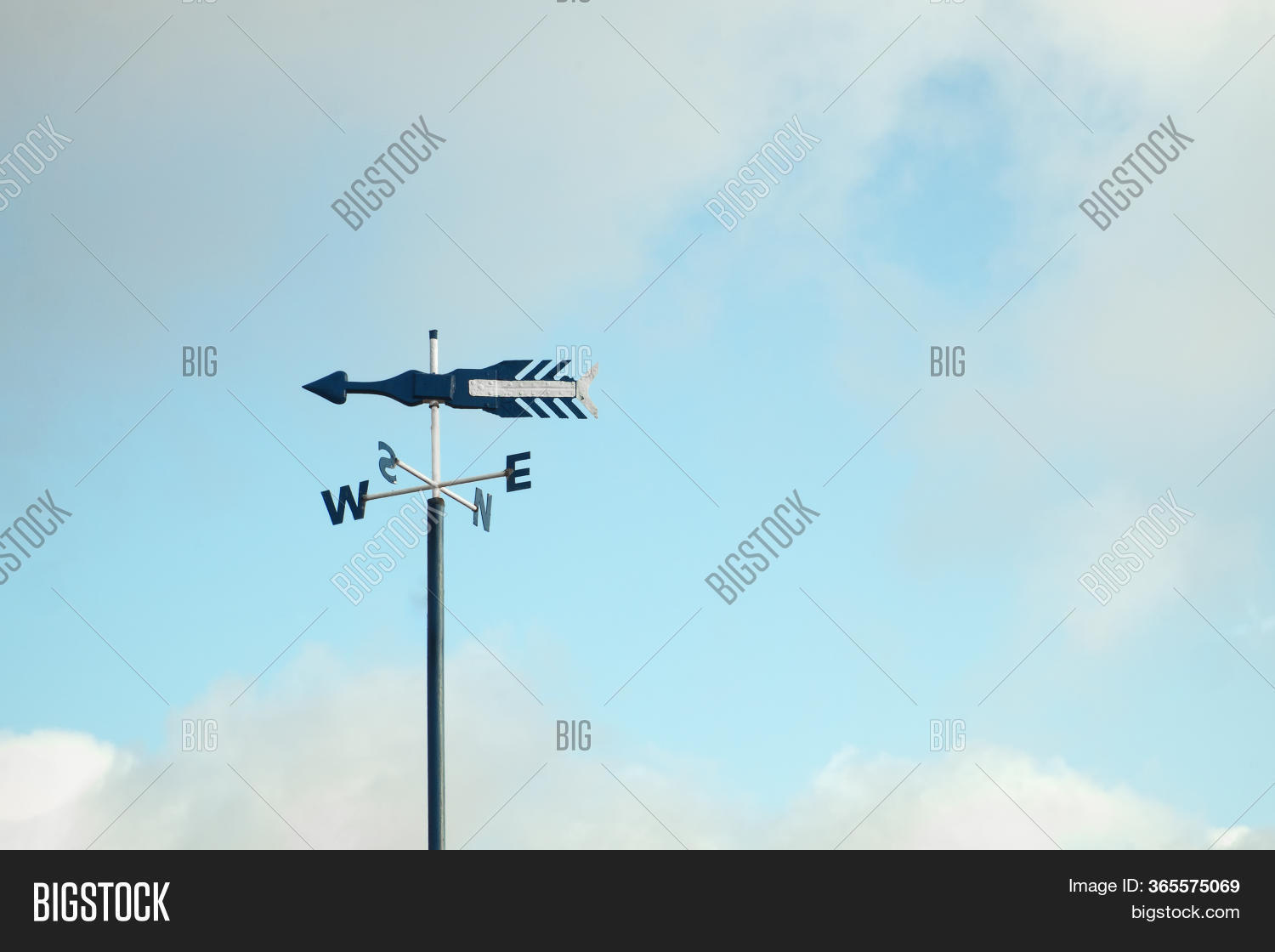 Weather Vane Arrow Image & Photo (Free Trial) | Bigstock