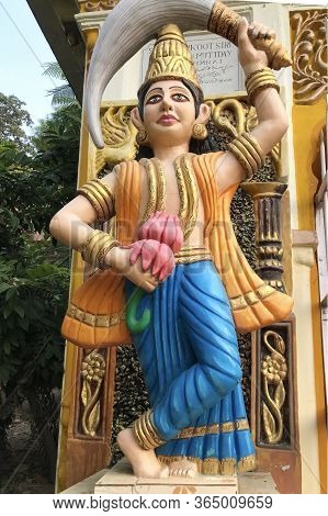 Jabalpur, Madhya Pradesh/india : November 23, 2019 - Statue Of Dwarpal (door Guard Or Watchman) Outs