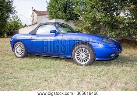 Bordeaux , Aquitaine / France - 04 26 2020 : Fiat Barchetta Vintage Young Timer Car Convertible Blue