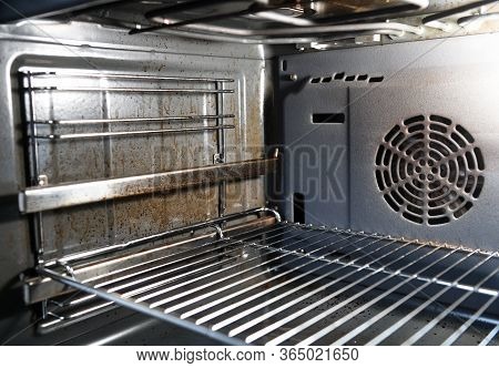 Dirty Oven.dirty Open Oven - Messy Kitchen, Compulsive Hoarding Syndrom