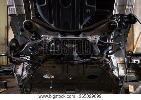 Close-up, Sawn Off Part Of An Old Car Body: Underbody, Multi-link Rear Suspension, Disc Brakes, Susp