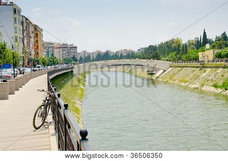 De Orontes rivier in Antakya (Antiochië), Turkije