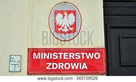 Warsaw, Poland. 7 May 2020. Sign Ministerstwo Zdrowia / Ministry Of Health