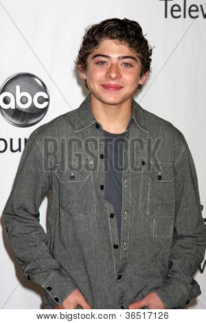 LOS ANGELES - 1 สิงหาคม: arrive(s) Ryan Ochoa ที่ฝ่ายทัวร์ข่าวร้อนของ 2010 ABC ที่ Beverly Hil