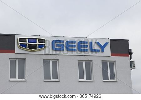 Brest, Republic Of Belarus. 01.04.2020. Geely Atlas Logo On The Building Of A Service Center.