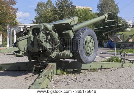 Vologda, Russia - August 20, 2019: Rear View Of A 122-mm Howitzer D-30 Closeup In The Victory Park O