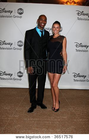 LOS ANGELES - 1 Ağustos: 2010 ABC yaz basın turu partide Mehcad Brooks & Konuk arrive(s) 