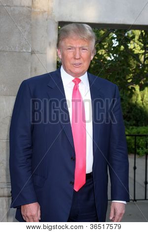LOS ANGELES - JUL-24: Donald Trump kommt bei der 12. jährlichen HollyRod Stiftung DesignCare Veranstaltung