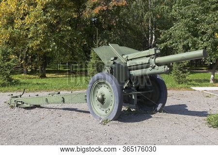 Vologda, Russia - August 20, 2019: 122 Mm M-30 Howitzer In Victory Park Of The City Of Vologda