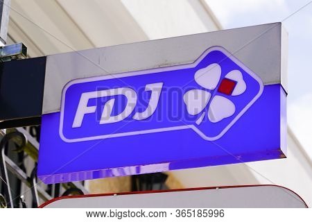 Bordeaux , Aquitaine / France - 05 05 2020 : La Francaise Des Jeux Loto Store French Blue Sign Logo 
