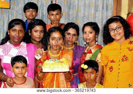 Panchita, Bongaon, North 24 Parganas, West Bengal, India, 6th Oct., 2019:  Close Up Of Some Young In
