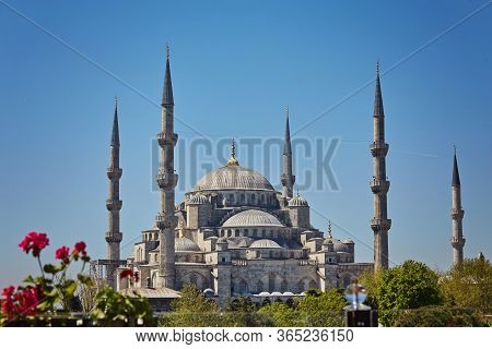 Blue Mosque Or Sultanahmet Camii In Istanbul, Turkey. Scenic View Of The Beautiful Blue Mosque In Su