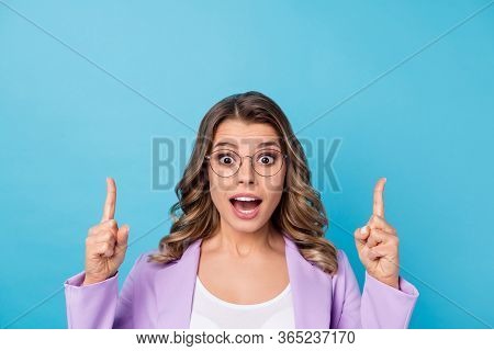 Close Up Photo Astonished Business Lady Indicate Incredible Ads Promotion Scream Wow Omg Point Finge