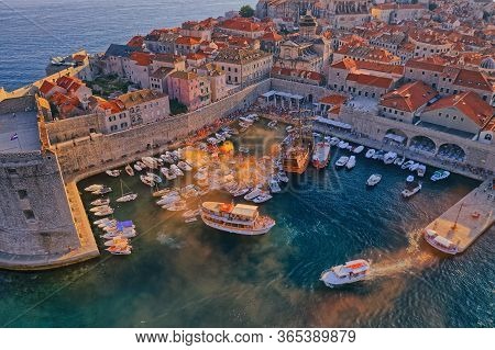 Dubrovnik, Croatia - August 28 2019: Wild League Water Polo Finals In The Old Town Harbor With A Vie