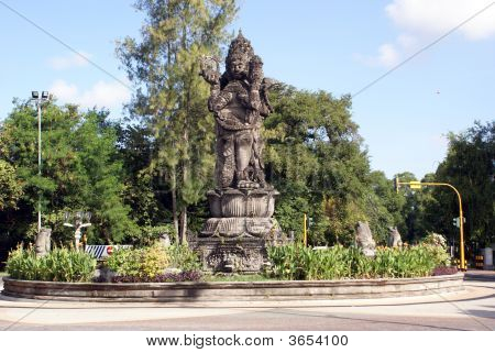 พระนารายณ์บนวงกลม