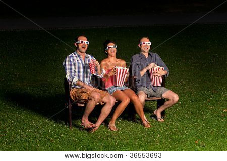 três amigos no exterior cinema