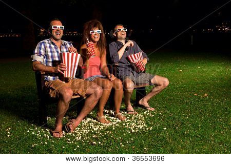 três amigos no exterior cinema