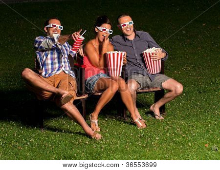 três amigos no exterior cinema