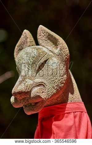 Statue Of A Kitsune, Japanese Shinto Red Fox God, In Fushimi Inari Shinto Shrine In Kyoto, Japan
