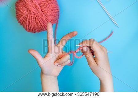 Diy Step-by-step Instructions For Children How To Crochet A Bracelet From Yarn