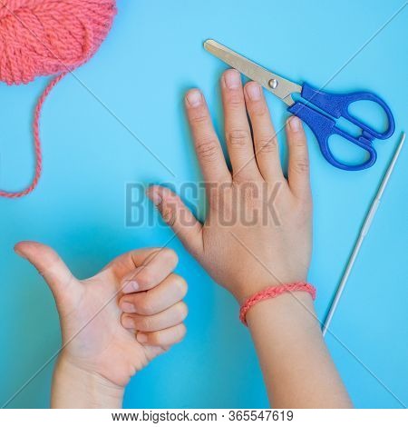 Diy Step-by-step Instructions For Children How To Crochet A Bracelet From Yarn