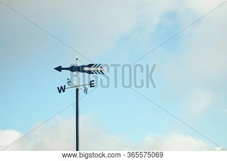 Weather Vane With Arrow For Measuring Wind Direction