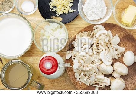 Ingredient For Cooked Mushroom Cream Soup / Cooking Mushroom Cream Soup Concepti