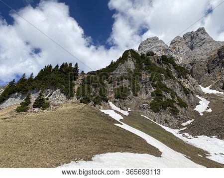 Alpine Peak Frümsel (fruemsel Oder Frumsel) In The Churfirsten Mountain Range, Between The Obertogge