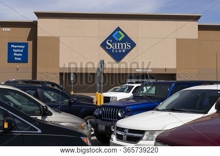 Terre Haute - Circa May 2020: Sams Club Warehouse. Sams Club Is A Chain Of Membership Only Stores Ow
