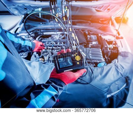 Video Investigate. Engine Diagnostics. Car Repair Service