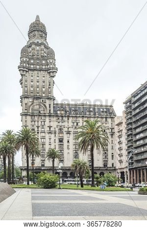 Montevideo / Uruguay, Dec 29, 2018: Independence Square, Plaza Independencia, And Exterior View Of T