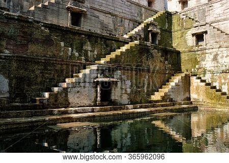 Toorji Ka Jhalra Bavdi world famous step well stepwell. Jodhpur, Rajasthan, India