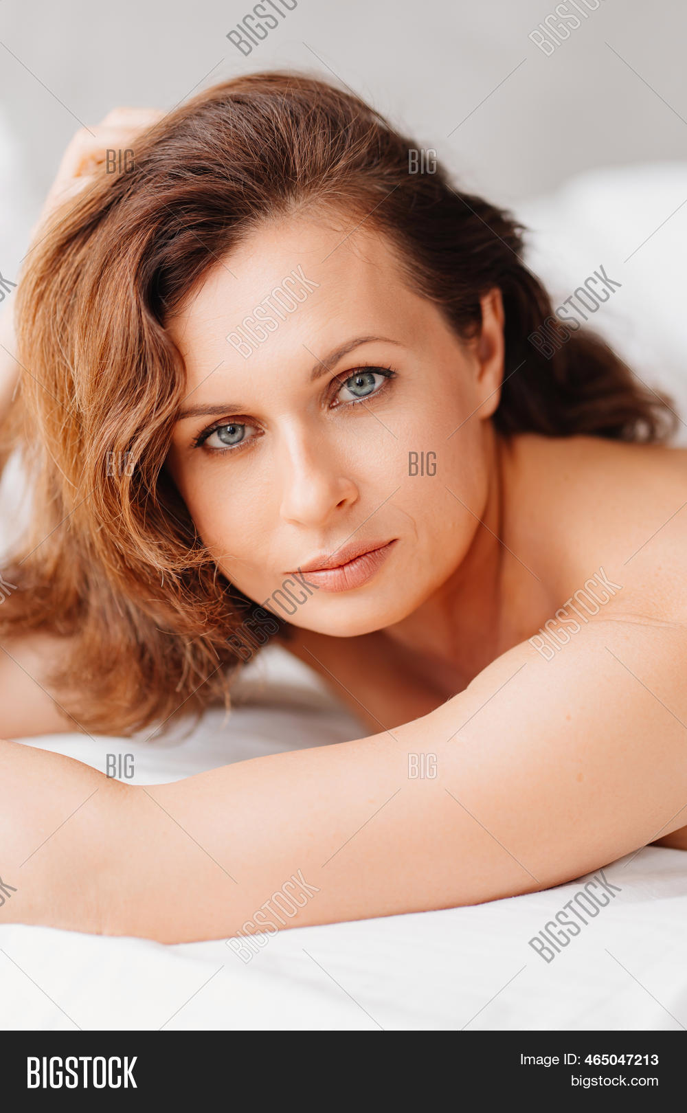 Imagen y foto Sexy Naked Brunette (prueba gratis) Bigstock