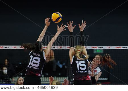 Istanbul, Turkey - April 03, 2022: Yasemin Sahin Yildirim And Arelya Karasoy In Action During Vakifb