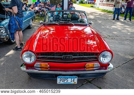 Des Moines, Ia - July 01, 2022: High Perspective Front View Of A 1970 Triumph Tr6 Convertible At A L