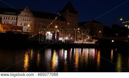 Berlin Spree River Ufer At Night Mirroring Water Lights Bridge