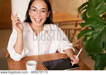 Young Asian Creative Girl, Sitting With Digital Tablet, Drawing With Graphic Pen And Smiling, Doodli