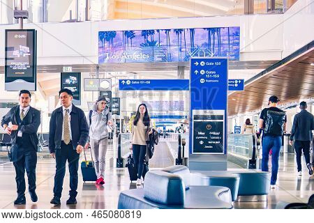 Los Angeles, United States - February 23 2020  : Business Men Passengers Walking In Hall Concourse O