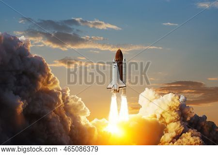 Spaceship Lift Off. Space Shuttle With Smoke And Blast Takes Off Into Space On A Background Of Sunse